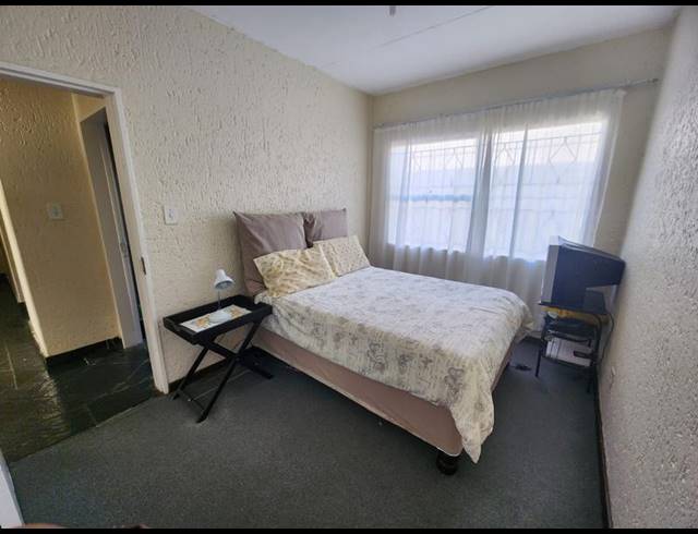 2 BEDROOM TOWNHOUSE FOR SALE IN VORNA VALLEY